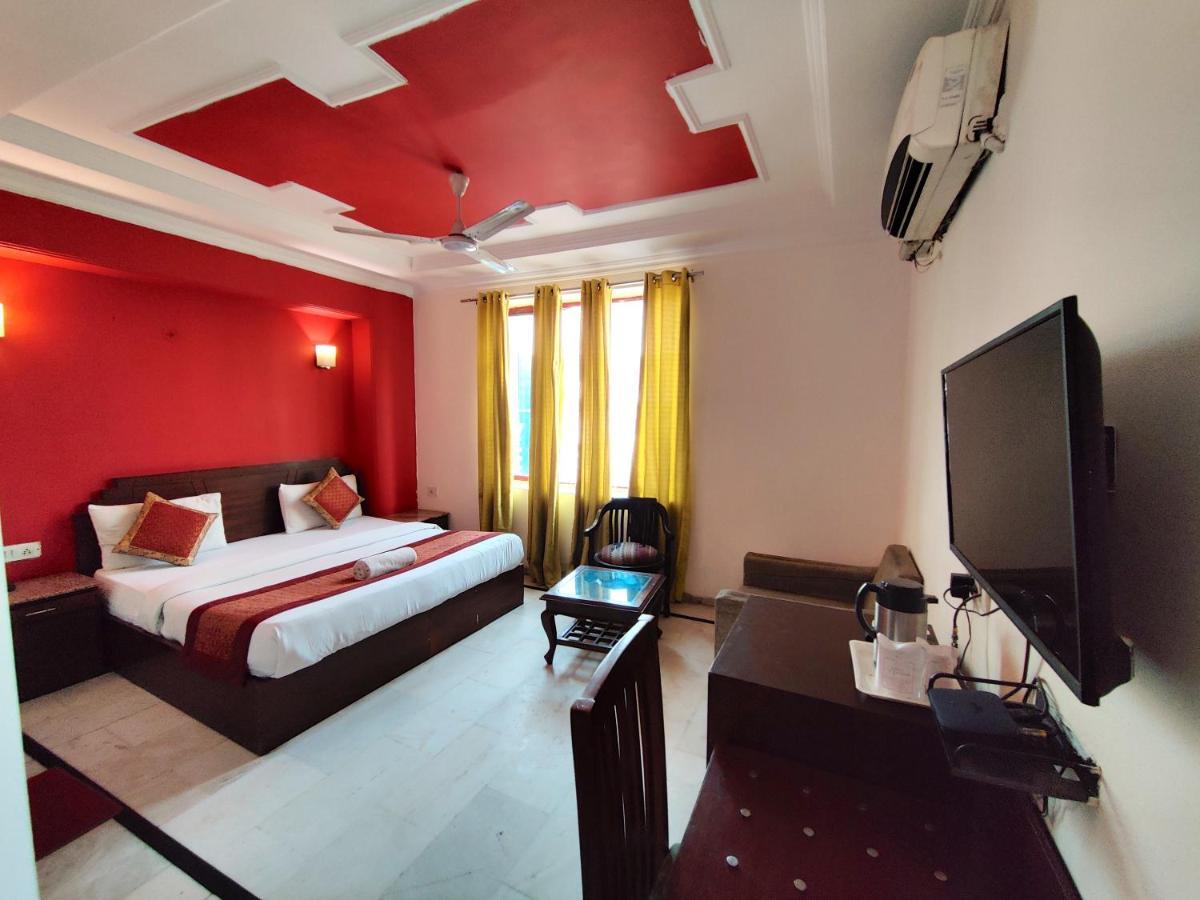 Hotel Unistar New Delhi Eksteriør billede