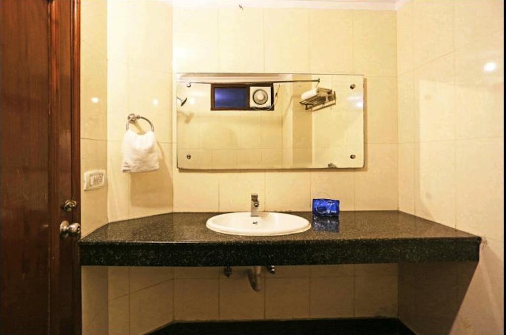 Hotel Unistar New Delhi Eksteriør billede