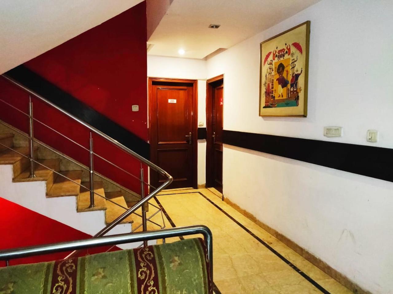 Hotel Unistar New Delhi Eksteriør billede