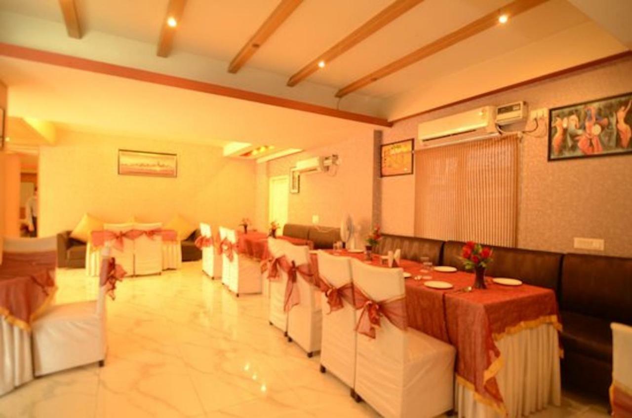 Hotel Unistar New Delhi Eksteriør billede